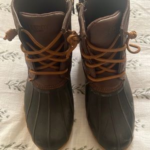 Sperry boots size 3